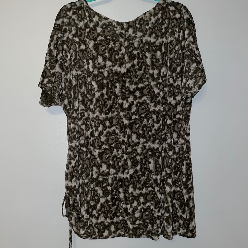 EUC INC International Concepts Camo Animal Print Blurred Ruched Top Size 1X - Picture 5 of 6